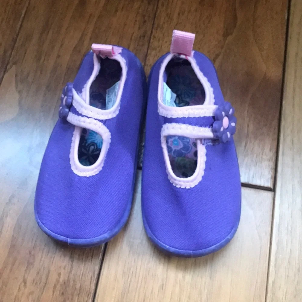 Baby Pool Shoes Purple Mary Jane Hook and Loop Baby size 4